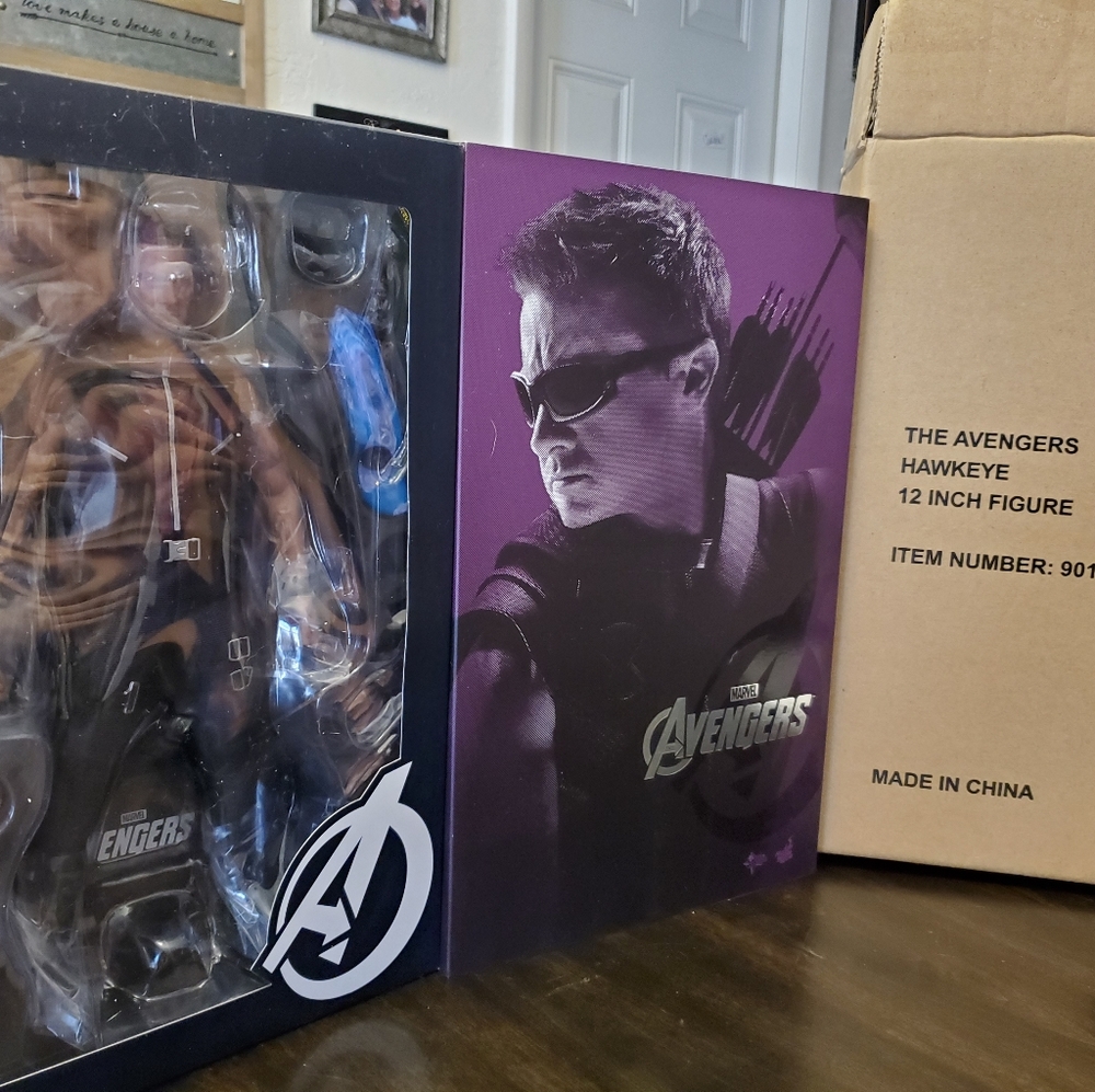 Hot Toys; Avengers Hawkeye